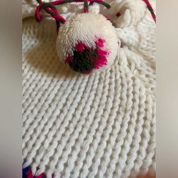 Vintage Handmade Knit Fashion Poncho - Picture 6 of 6